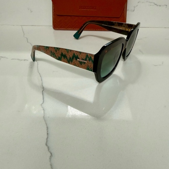 Missoni Women's Green and Brown Sunglasses - Picture 4 of 5